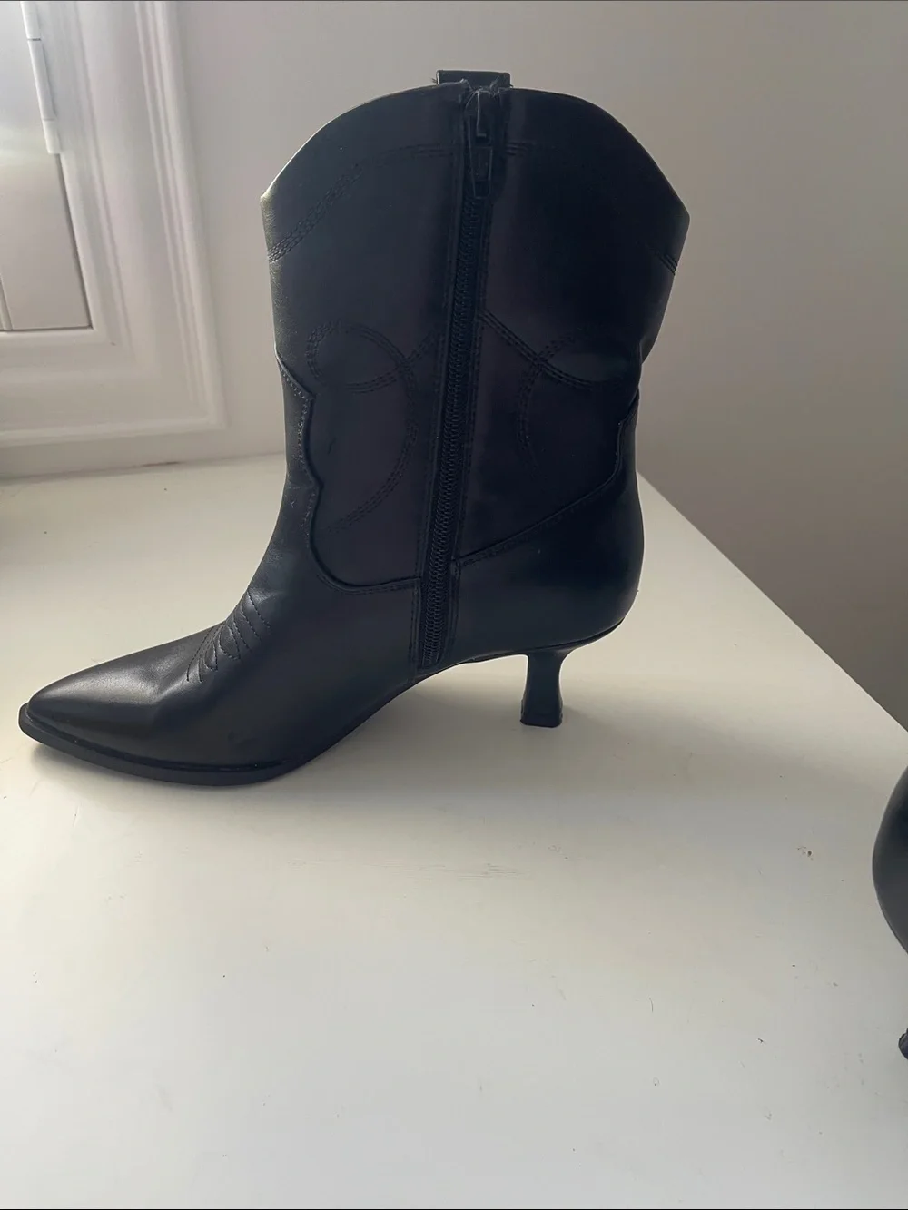 Universal Thread Women's Black Pointed-Toe Western Ankle Boots